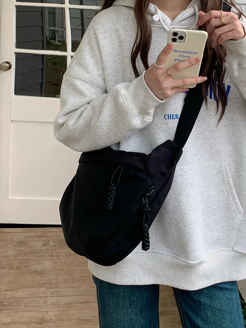 Korean Simplified New Moon Bag Fashionable Design Wheat Ear Cross Body Bag Versatile High End Single Shoulder Dumpling Bag