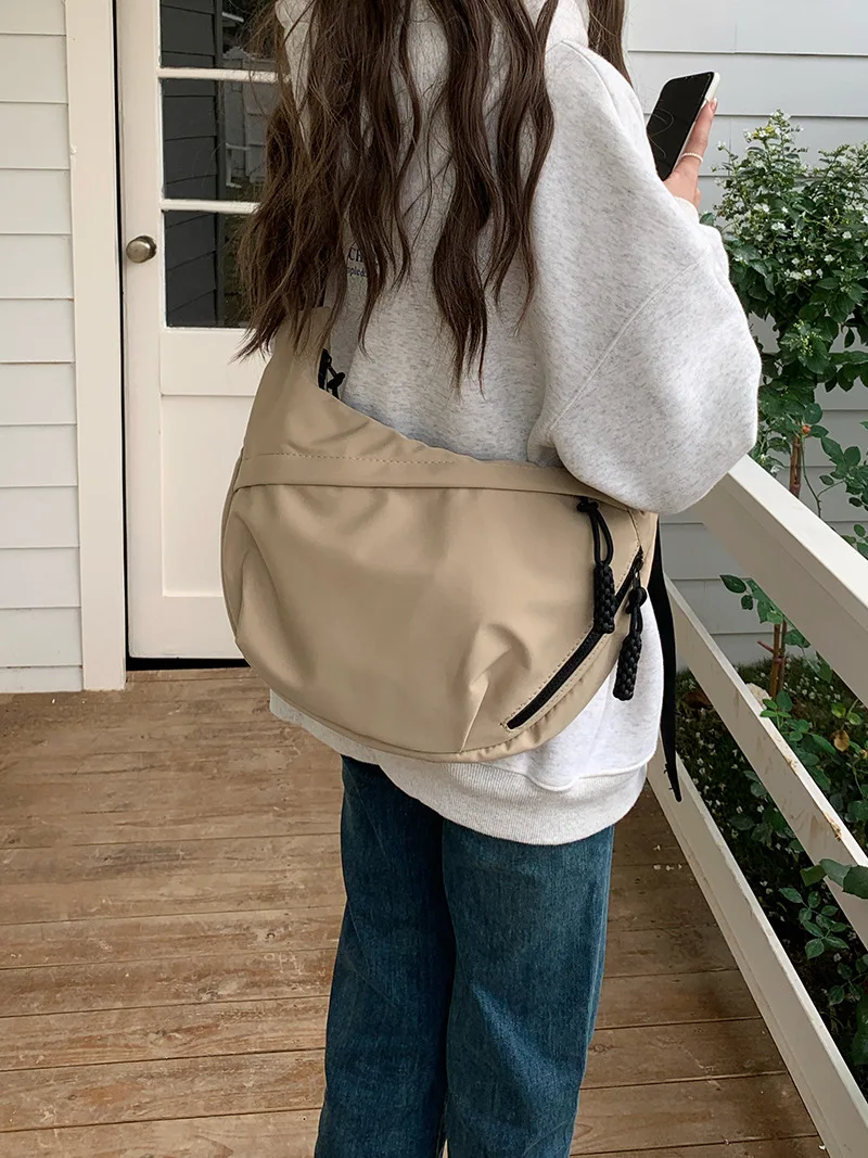 Korean Simplified New Moon Bag Fashionable Design Wheat Ear Cross Body Bag Versatile High End Single Shoulder Dumpling Bag