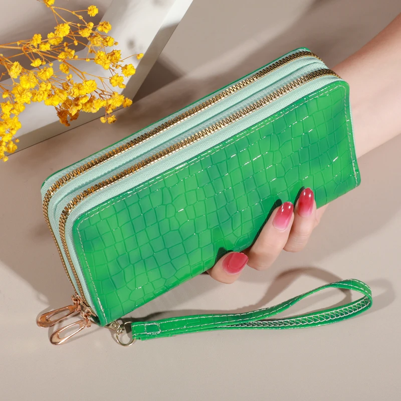 Chic Vintage Double Layer Clutch Wallet - Retro Zipper Coin Purse & Wristlet - Fashionable Womens Accessory with Secure Storage