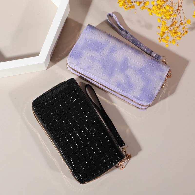 Chic Vintage Double Layer Clutch Wallet - Retro Zipper Coin Purse & Wristlet - Fashionable Womens Accessory with Secure Storage