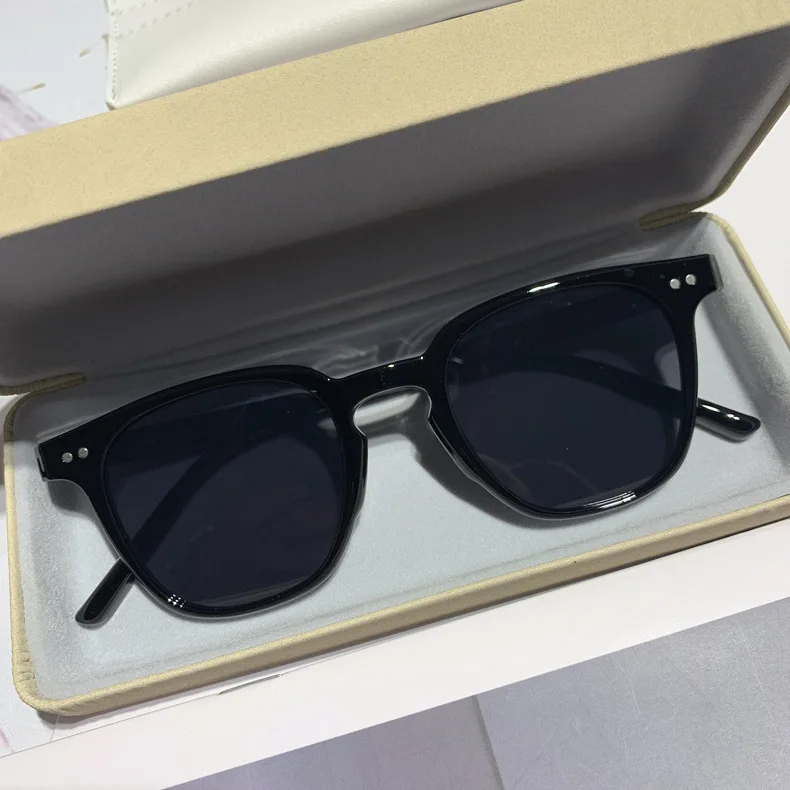 New Vintage Square Sunglasses Women Men Luxury Brand Small Round Sun Glasses Female Small Eyewear Sunglasses for Male Female