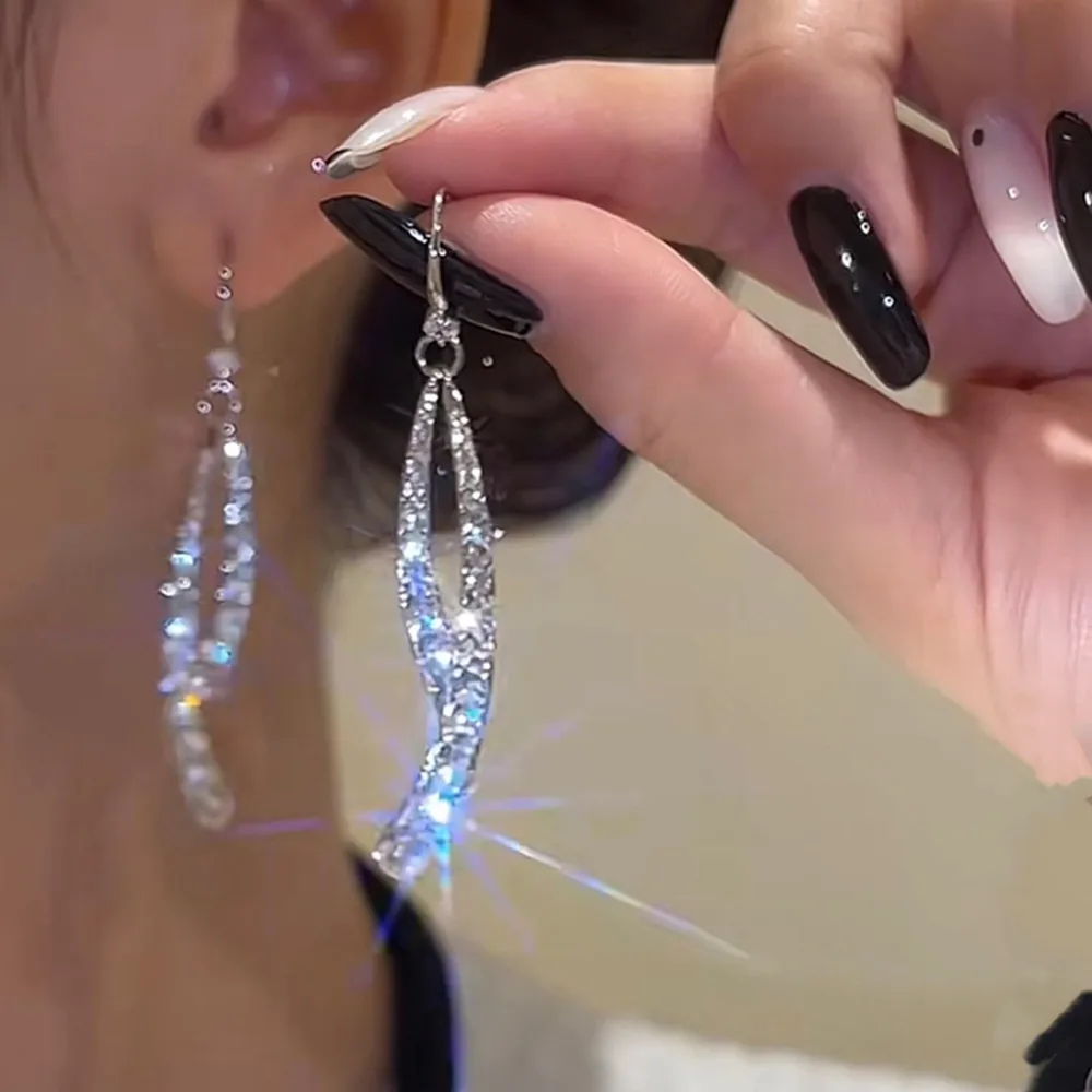 2023 New Fashion Unique Design Elegant Exquisite Light Luxury Zircon C Earrings Women Jewelry Party High-grade Gift Wholesale