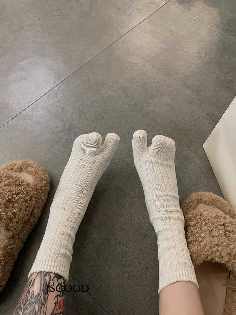 High Quality Cotton Women Two Toe Spring Autumn Winter Warm Socks Fashion Retro Striped Japanese Tabi Socks Thick Thread Needles