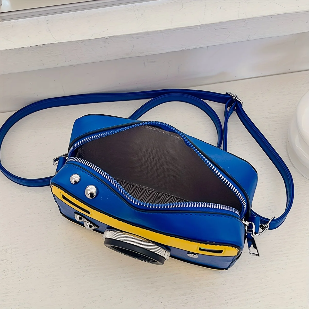 Personalized and Creative Mini Camera Bag Retro Crossbody Versatile Bag Niche Box Bag Fresh Chain Small Square Bag