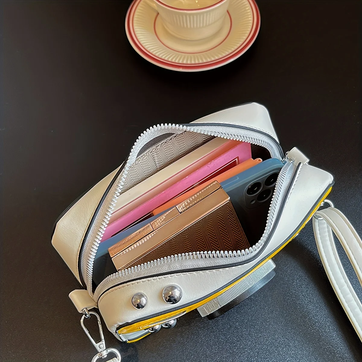 Personalized and Creative Mini Camera Bag Retro Crossbody Versatile Bag Niche Box Bag Fresh Chain Small Square Bag
