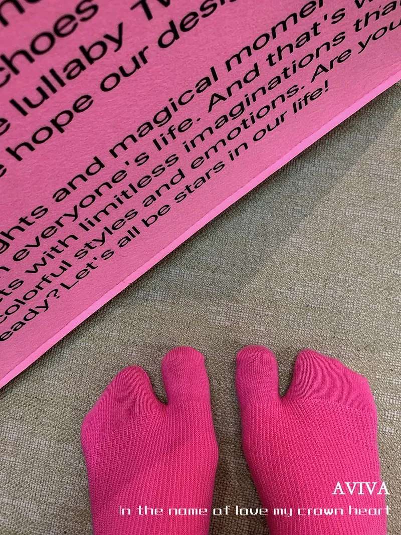 Combed Cotton Split Toe Man Woman Socks Solid Color Small Stripe Comfortable Soft Two-Toed Japanese Harajuku Women's Tabi Sox