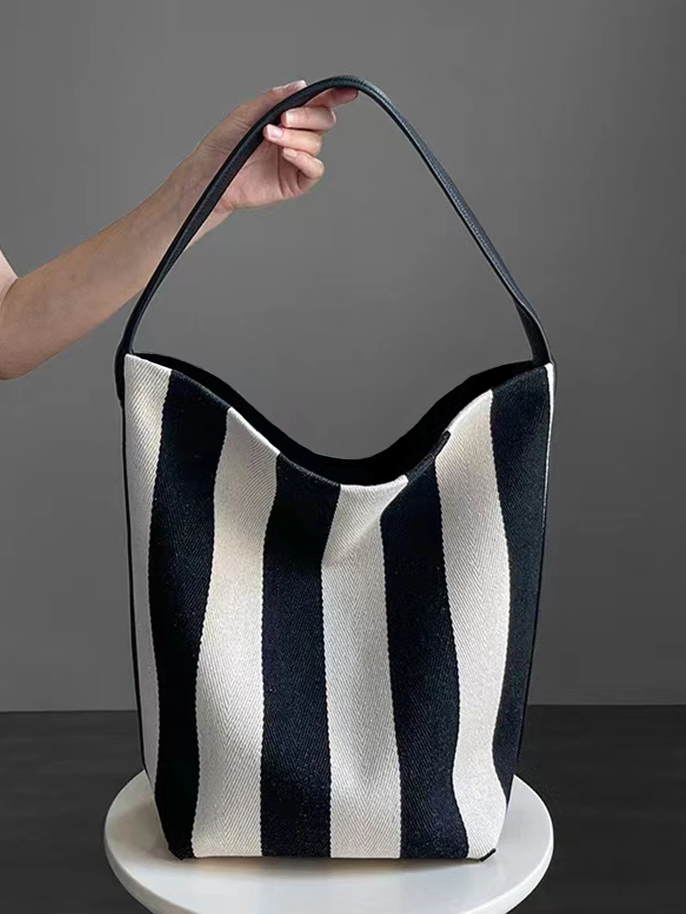 Niche Striped Canvas Bucket Bag for Women, Large Capacity Lazy Style Commuting Tote Bag, 2024 New Single Shoulder Large Bag Tren