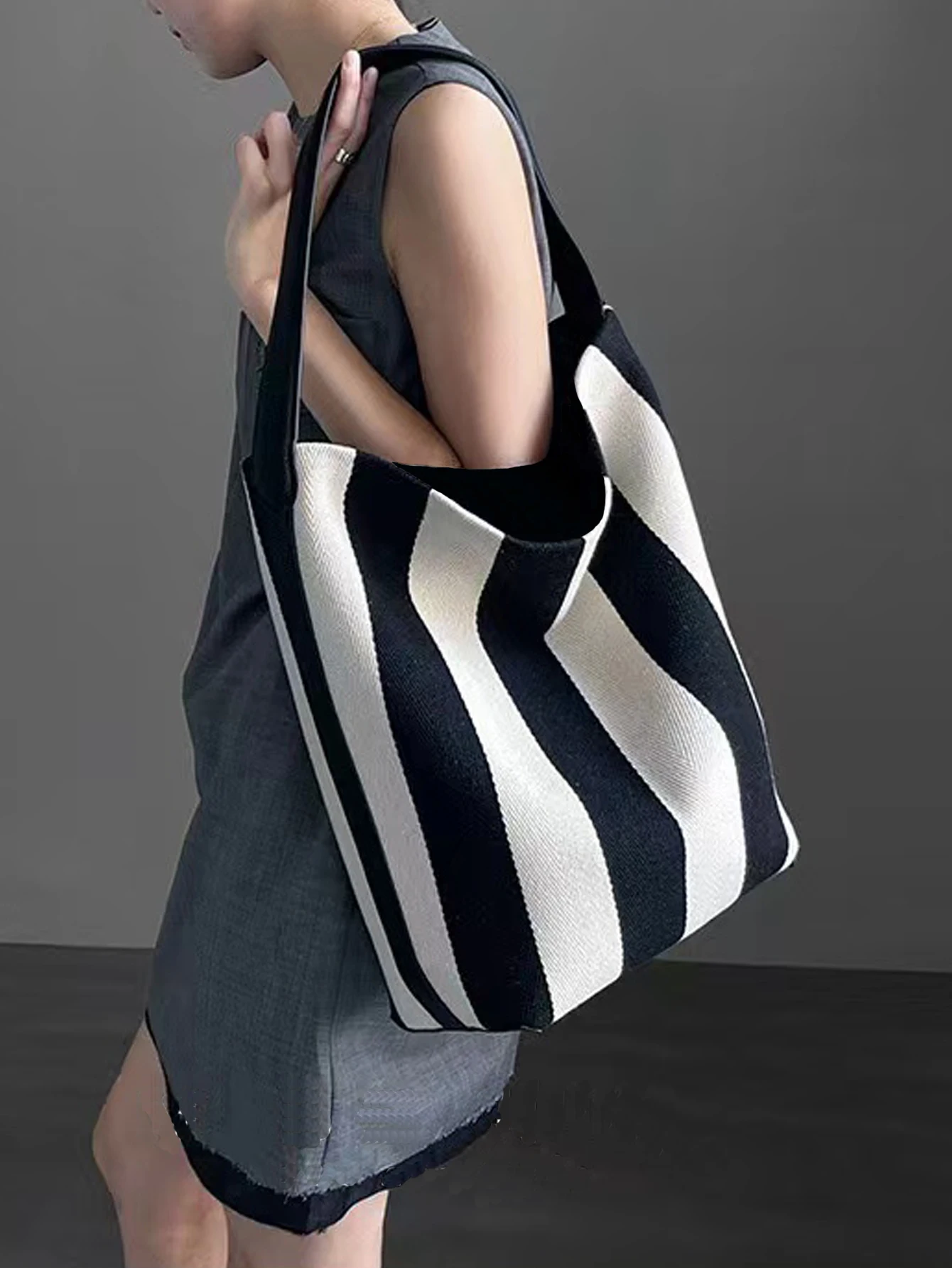 Niche Striped Canvas Bucket Bag for Women, Large Capacity Lazy Style Commuting Tote Bag, 2024 New Single Shoulder Large Bag Tren