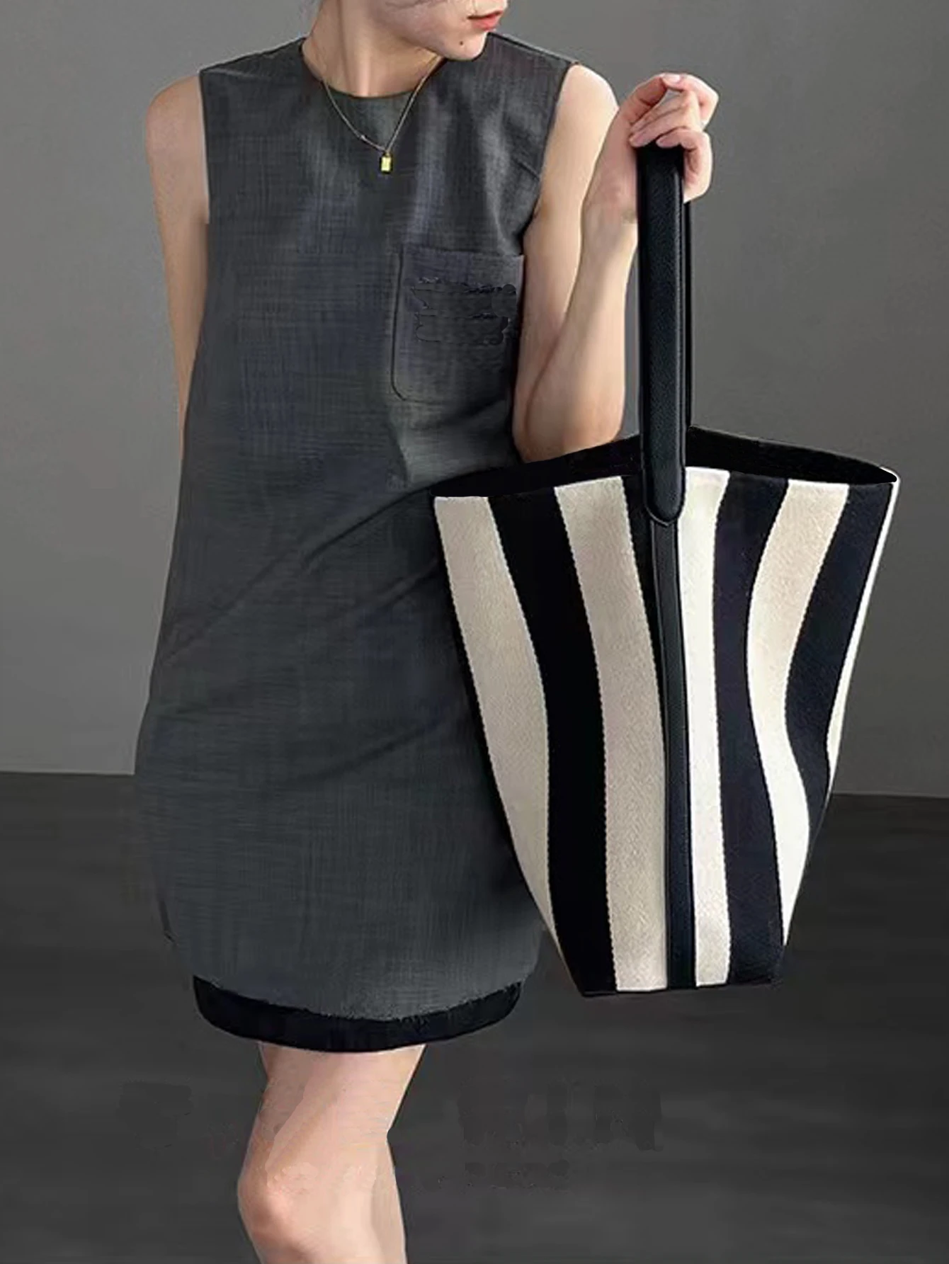 Niche Striped Canvas Bucket Bag for Women, Large Capacity Lazy Style Commuting Tote Bag, 2024 New Single Shoulder Large Bag Tren