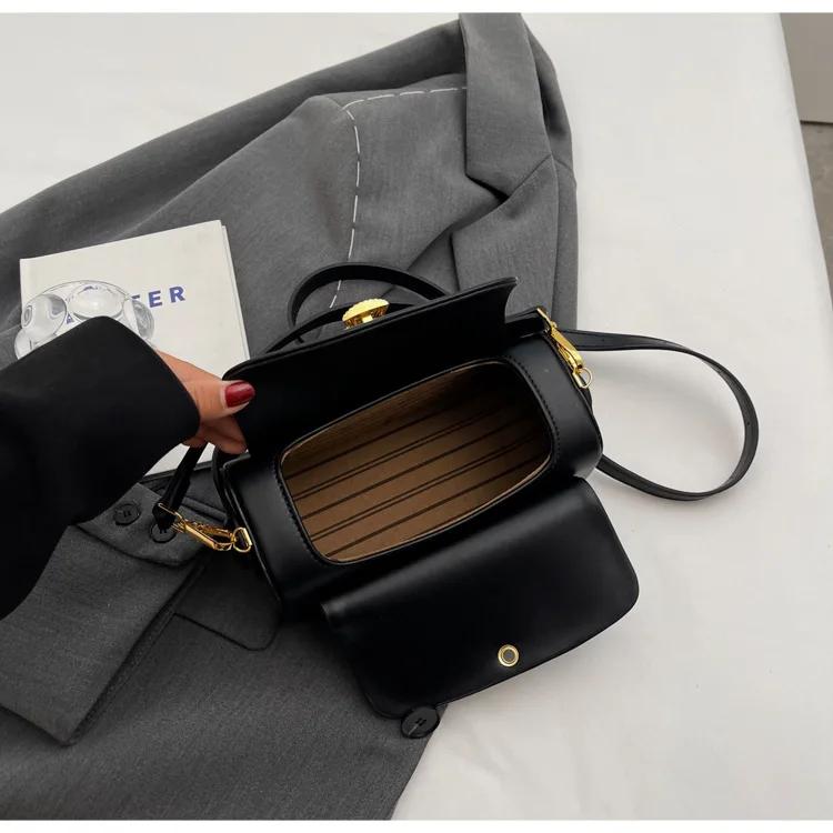 Classic Black Shoulder Bag Women's Versatile Retro Crossbody Square Bags 2024 New Large Capacity Textured Leather Flap Handbags