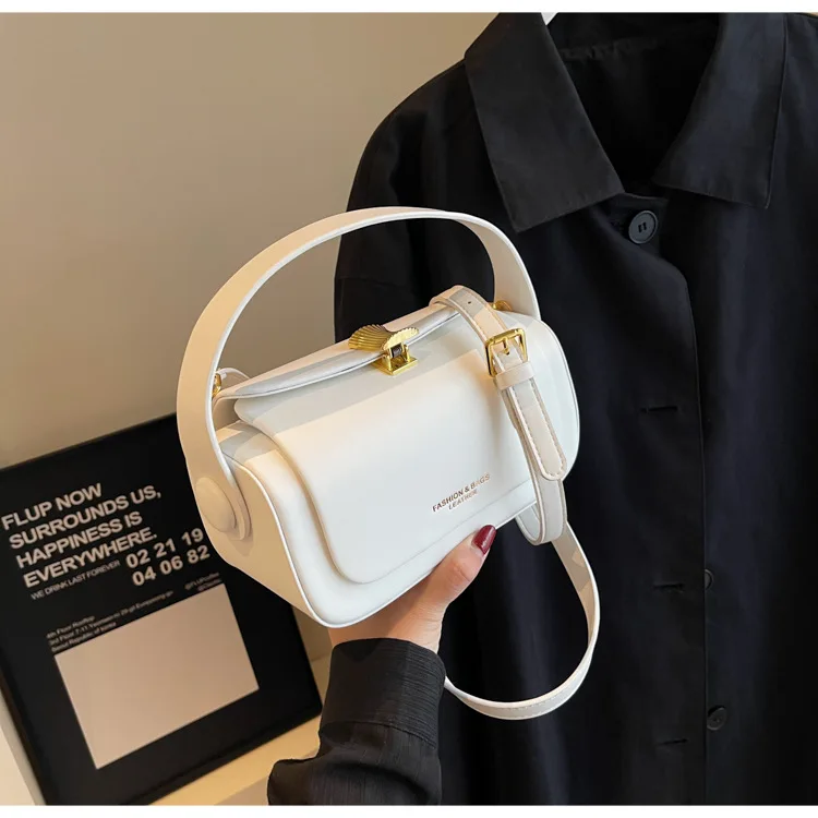 Classic Black Shoulder Bag Women's Versatile Retro Crossbody Square Bags 2024 New Large Capacity Textured Leather Flap Handbags