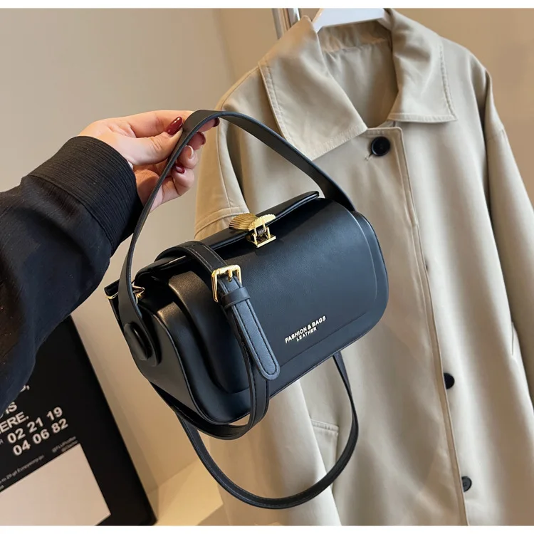 Classic Black Shoulder Bag Women's Versatile Retro Crossbody Square Bags 2024 New Large Capacity Textured Leather Flap Handbags