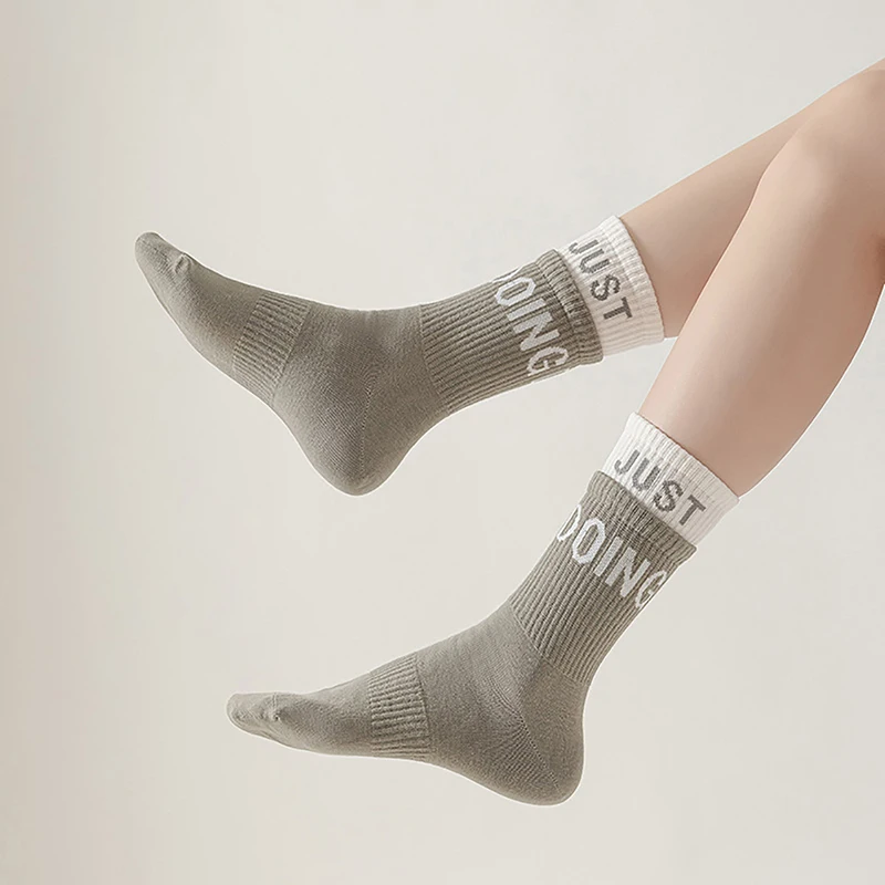 1 Pair Trendy Stretch High Tube Socks High Elasticity Lady Sports Socks Breathable Sweat Absorption For Adult
