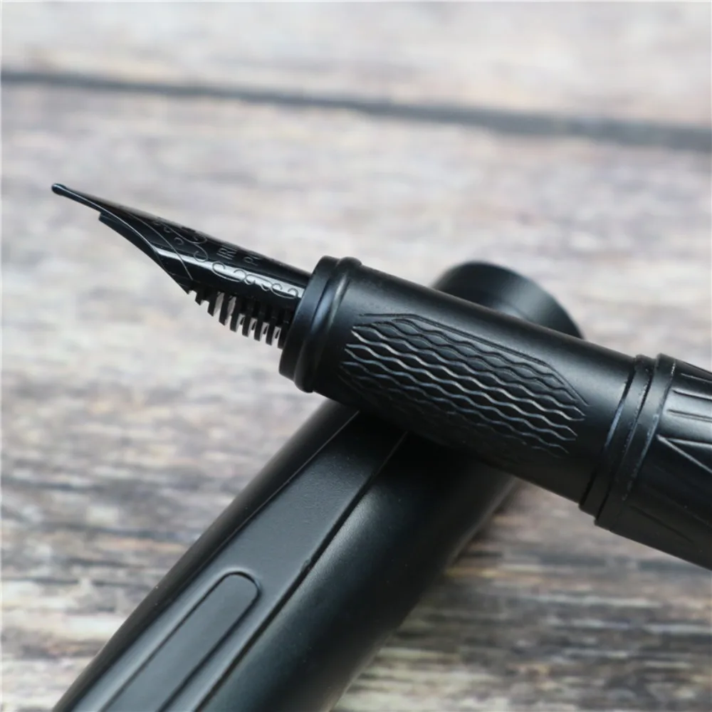 Titanium Nib Black Samurai Fountain Pen Refillable 0.5mm Nib Smooth Ink Pens Tree Texture Metal Fountain Pen Writing Supplies