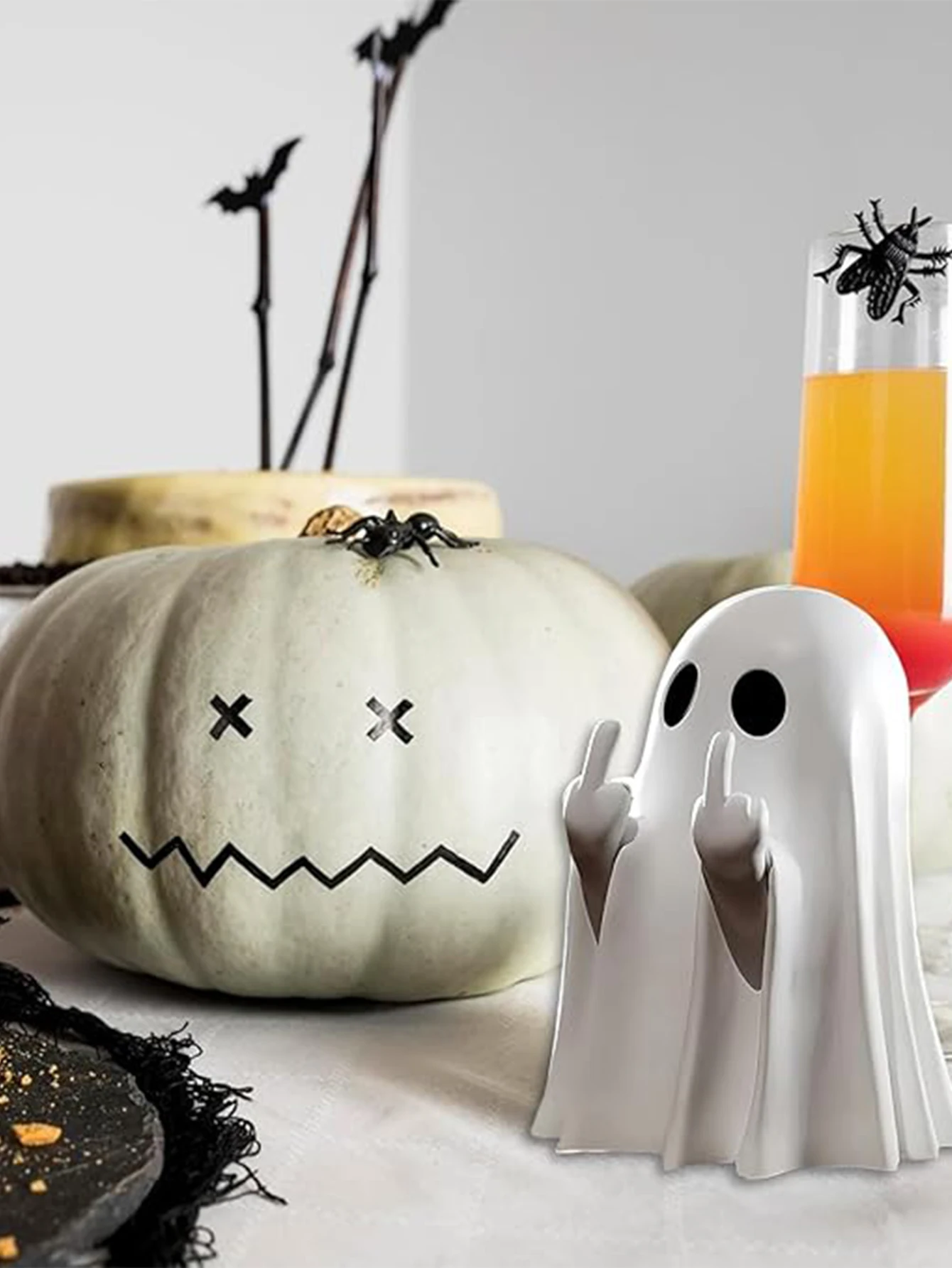 1pc Middle Finger Ghost Statue, 7.5cm Terrifying Ghost Decoration, Halloween Ghost Small Statue Ghost Decoration