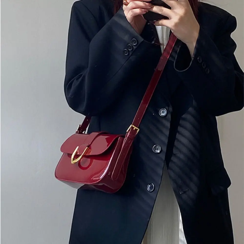 Classic PU Leather Horseshoe Buckle Casual Crossbody Bag Soild Color Small Shoulder Bag with Zipper Closure Women Clutch Purse