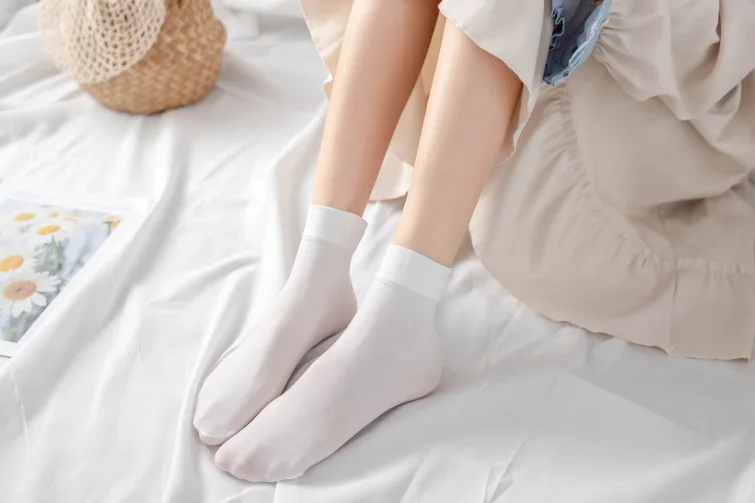 Women Socks Spring Summer Ladies Solid Color Socks Long Tube Short Socks High Mid Tube Socks Velvet White Black Soks for Girls