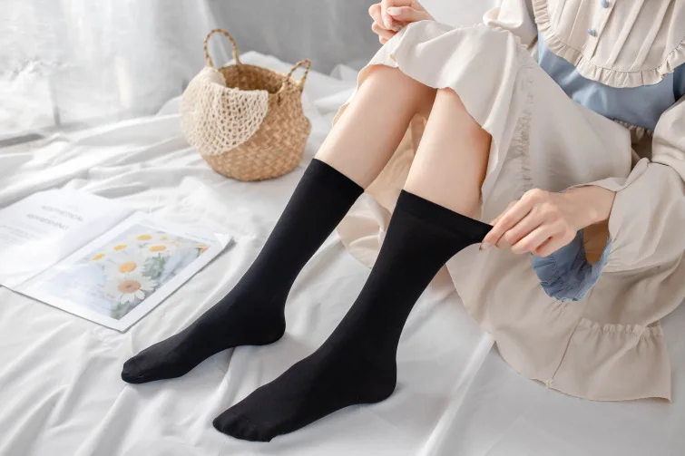 Women Socks Spring Summer Ladies Solid Color Socks Long Tube Short Socks High Mid Tube Socks Velvet White Black Soks for Girls