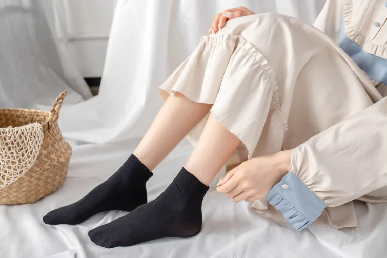 Women Socks Spring Summer Ladies Solid Color Socks Long Tube Short Socks High Mid Tube Socks Velvet White Black Soks for Girls