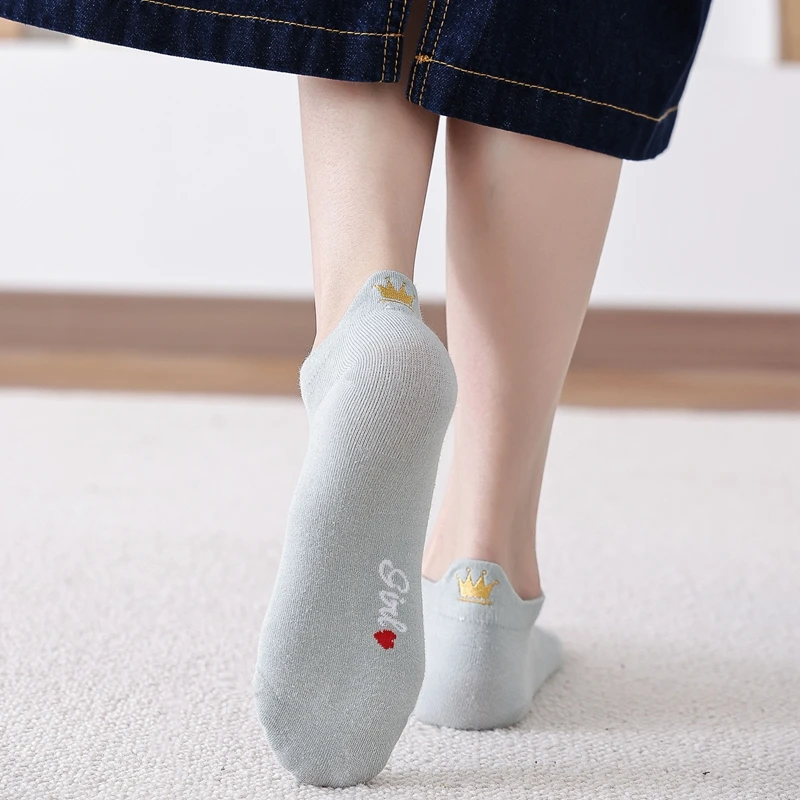 4 Pairs Funny Cute Embroidery Socks Women Cotton Ankle Short White Crown Kawaii Socks Set Candy Colors for Couples Ladies Gift