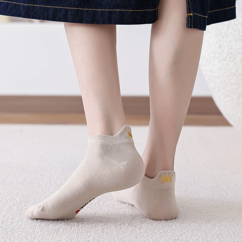 4 Pairs Funny Cute Embroidery Socks Women Cotton Ankle Short White Crown Kawaii Socks Set Candy Colors for Couples Ladies Gift