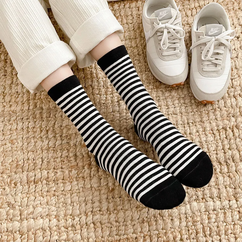 New Women Stripe Cotton Cute Sock Four Season Casual Lady Middle Tube Black White Socks For Women