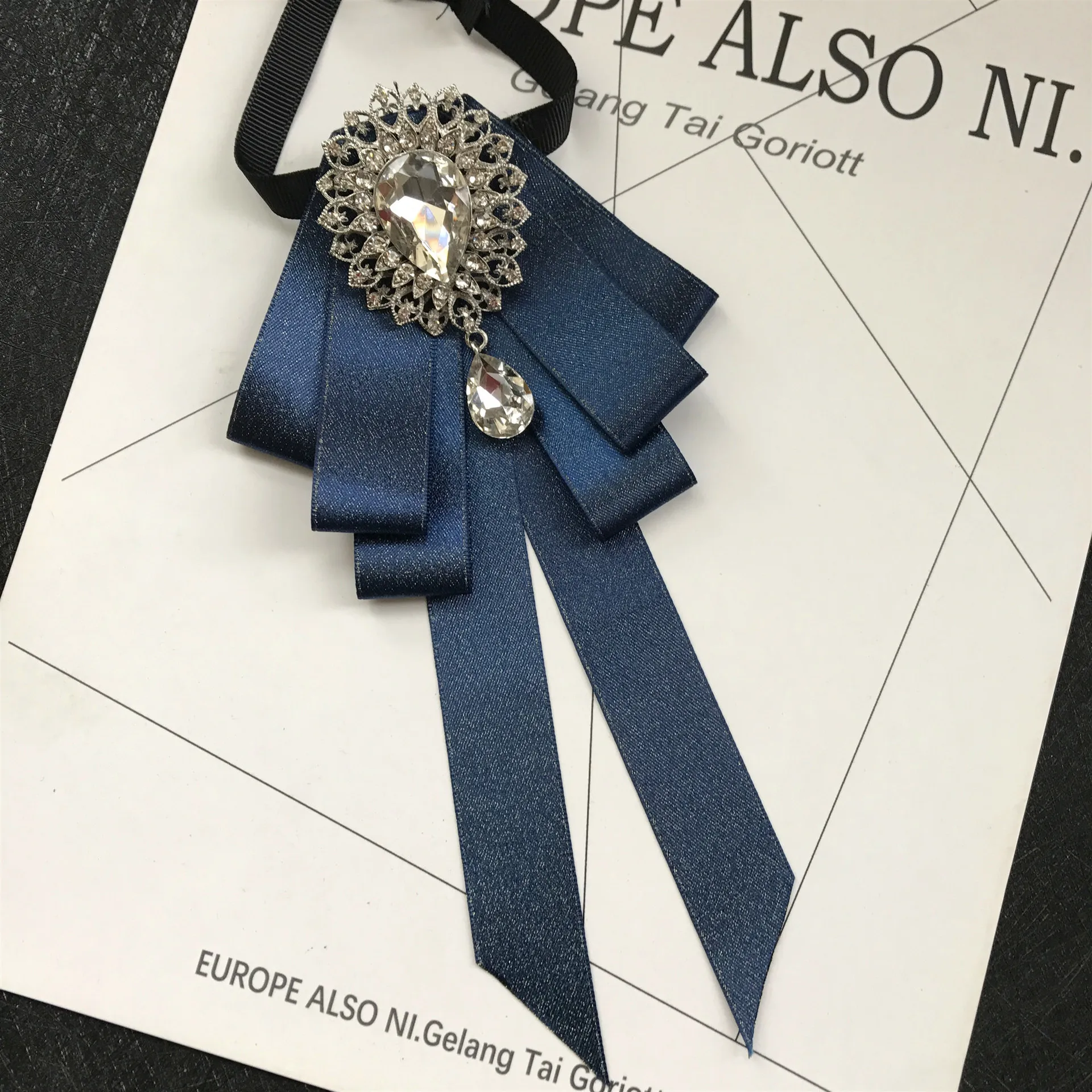 Vintage Crystal Fabric Bow Tie Brooch Korean Fashion Bowties Neckties for Women White Shirt Collar Luxury Jewelry Accessories