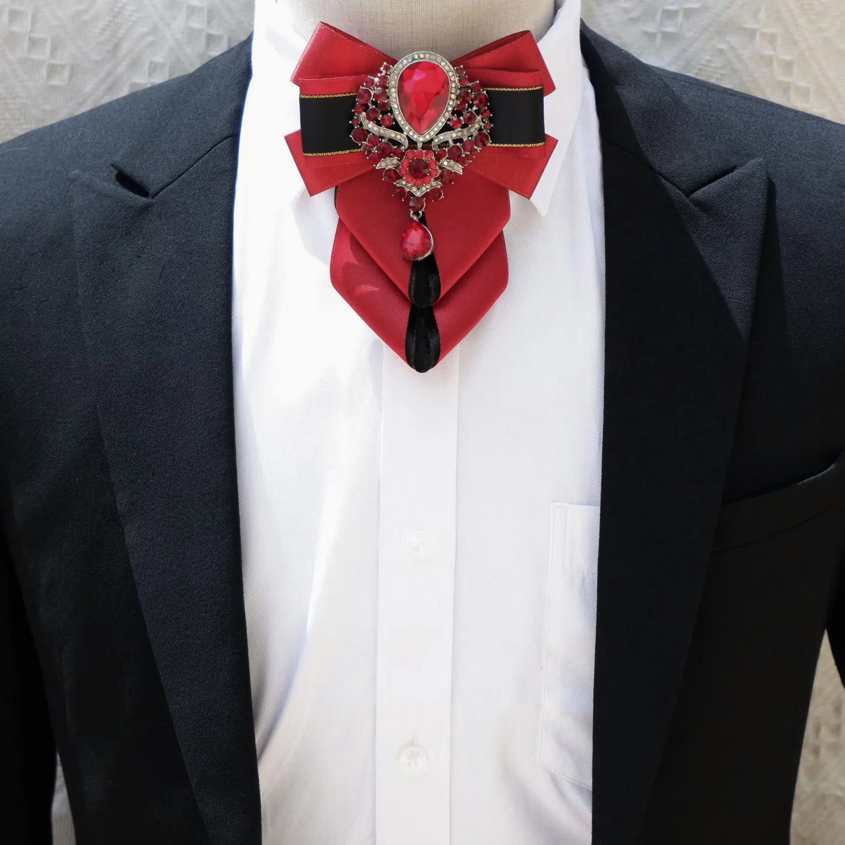 Luxury Rhinestone Bow Tie Brooch Pocket Towel Set Men's High-end Jewelry Gift Fashion New British Korean Men Wedding Accessories