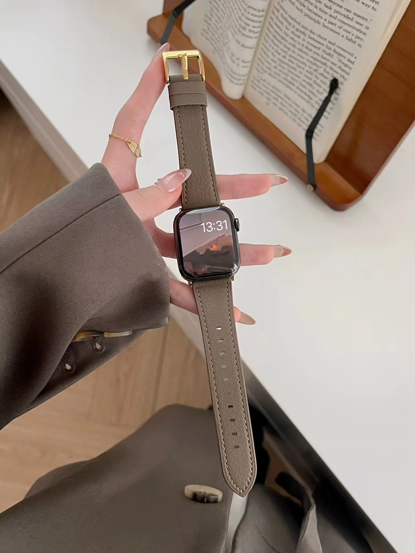 Leather Loop For Apple Watch Band For Women Sport Correa 38mm 40mm 41mm 42mm 44mm 45mm 46mm 49mm , Strap For IWatch