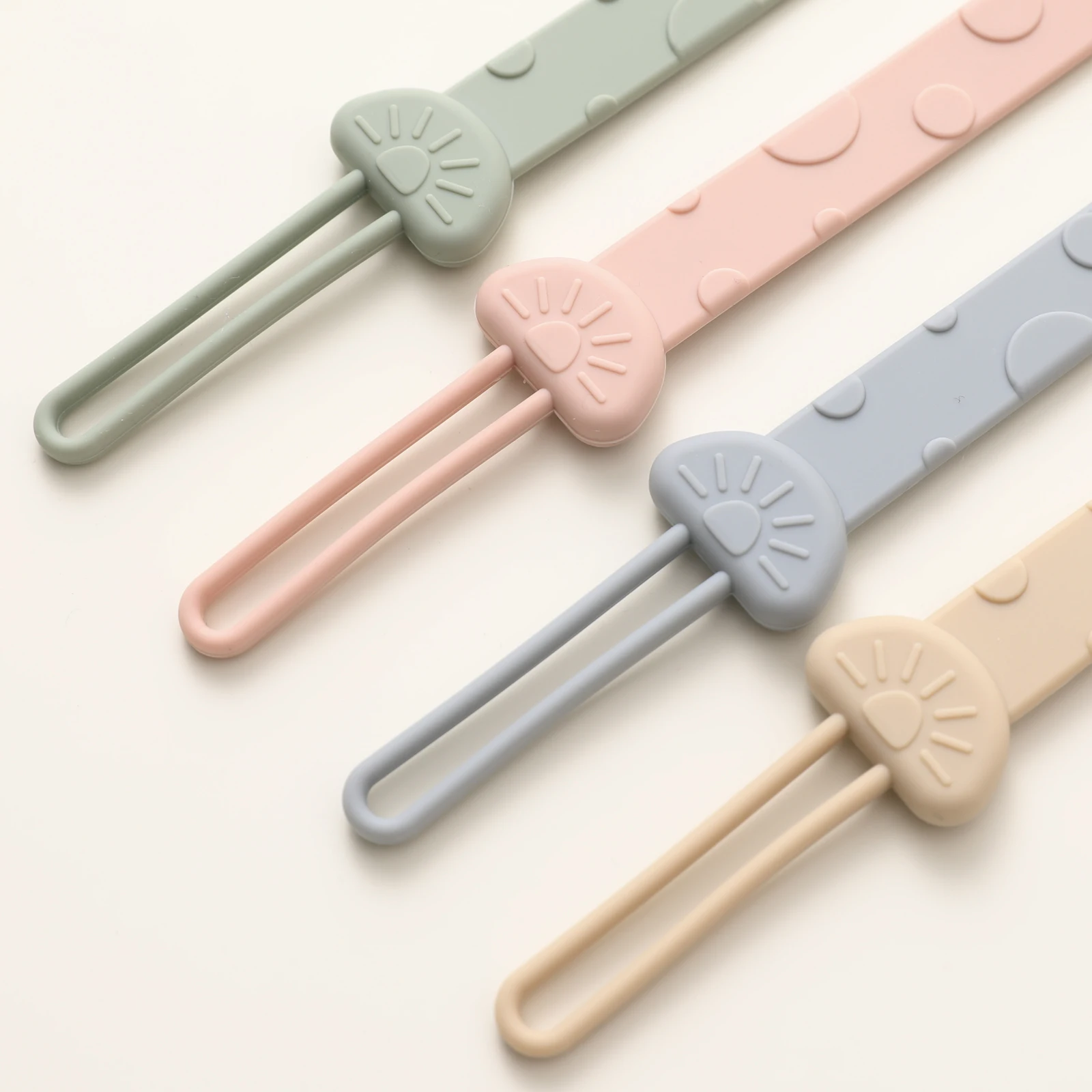 2pcs Baby Silicone Pacifier Chains， Cartoon Giraffe Shaped Silicone Baby Pacifier Chain ， For Newborn Mothers As Gifts