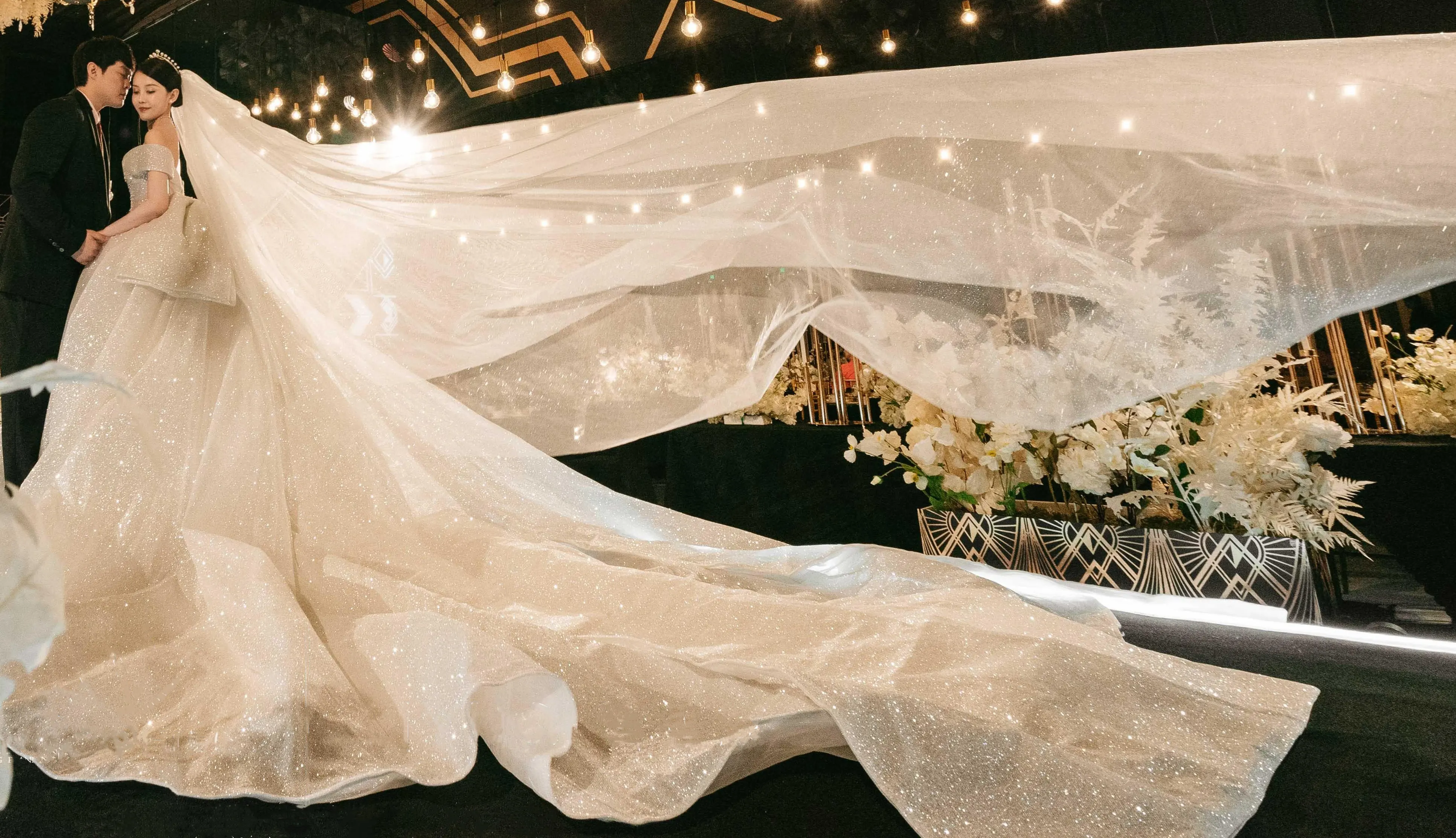TOPQUEEN V30 Real Photos Long 3M Cathedral Bridal Veil White Ivory Wedding Tulle With Hair Comb for Women Marriage Banquet