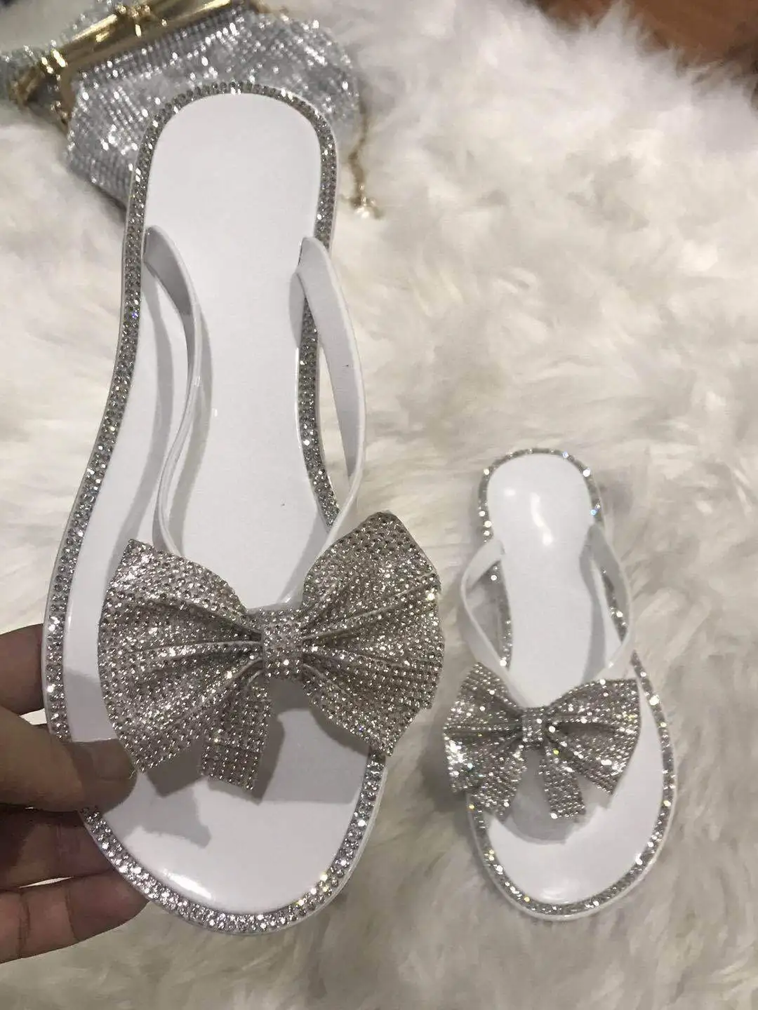 2024 Spring/Summer New Large Size Flip Flops Women Bow Knot Rhinestones Outdoor Leisure Beach Flat Home Sandals/Slippers
