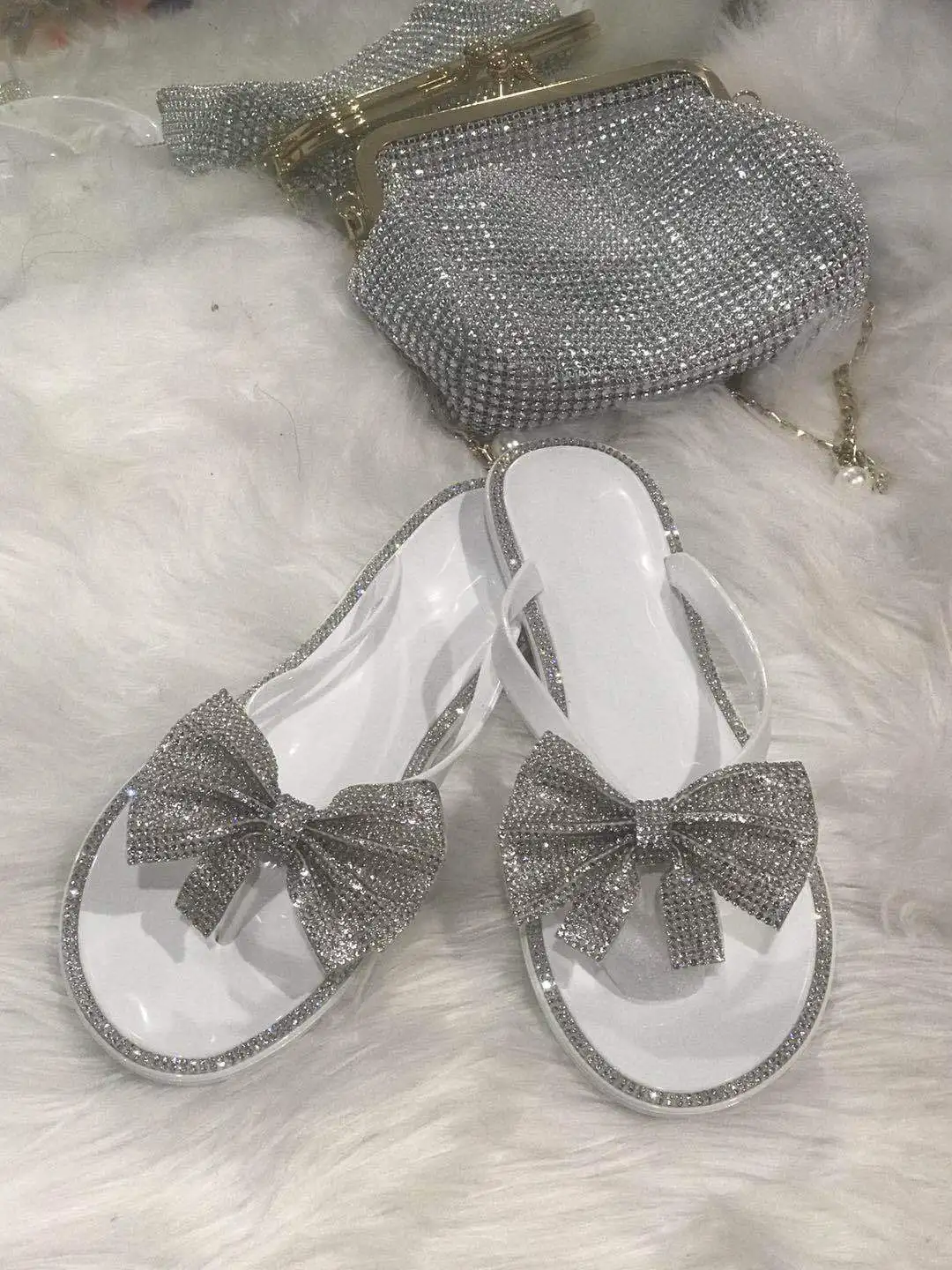 2024 Spring/Summer New Large Size Flip Flops Women Bow Knot Rhinestones Outdoor Leisure Beach Flat Home Sandals/Slippers