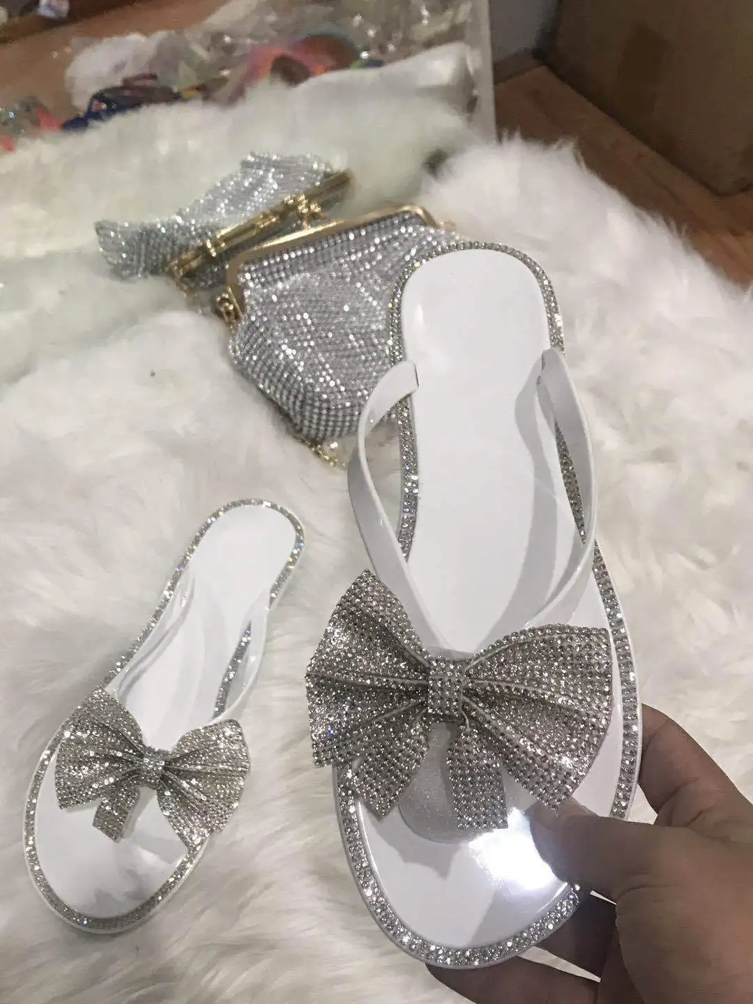 2024 Spring/Summer New Large Size Flip Flops Women Bow Knot Rhinestones Outdoor Leisure Beach Flat Home Sandals/Slippers