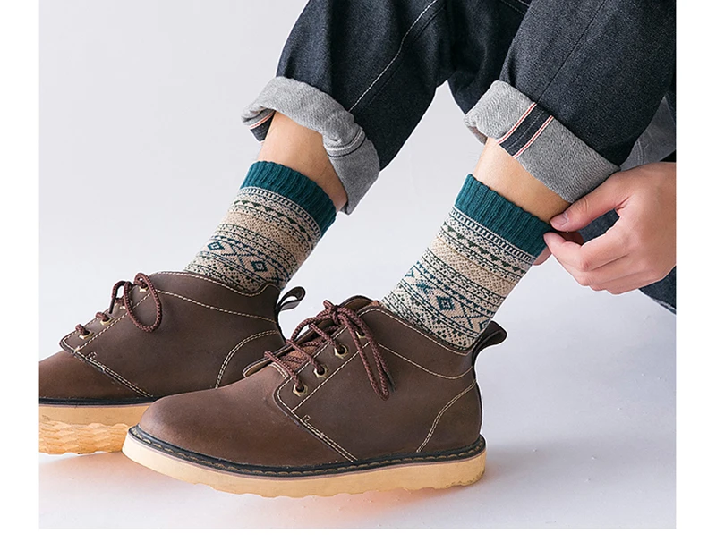 HSS Brand 5 Pairs Winter Men's Socks Thicken Sheep's Wool Socks Warm Men Retro Style Colorful Fashion Man Socks For Snow Boots