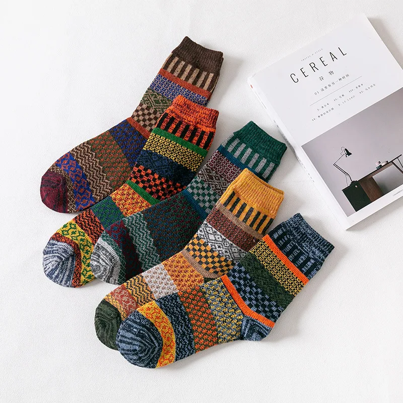 HSS Brand 5 Pairs Winter Men's Socks Thicken Sheep's Wool Socks Warm Men Retro Style Colorful Fashion Man Socks For Snow Boots