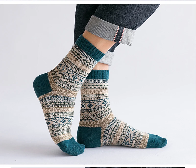 HSS Brand 5 Pairs Winter Men's Socks Thicken Sheep's Wool Socks Warm Men Retro Style Colorful Fashion Man Socks For Snow Boots