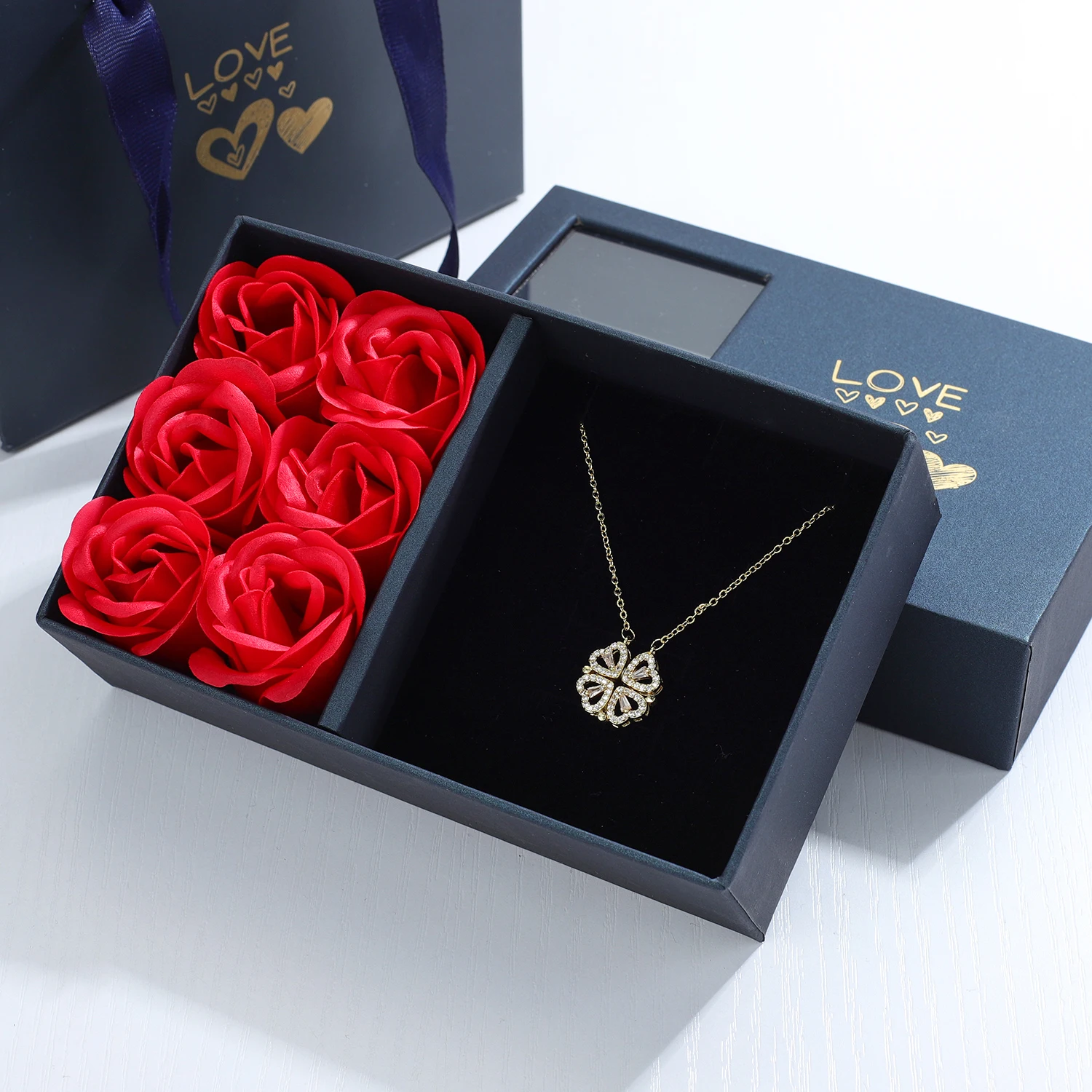 Rose Gift Box Four -leaf Grass Necklace Heart Necklace Cute Four Leaf Clover Necklace Dainty Gold Necklaces Gifts for Mother