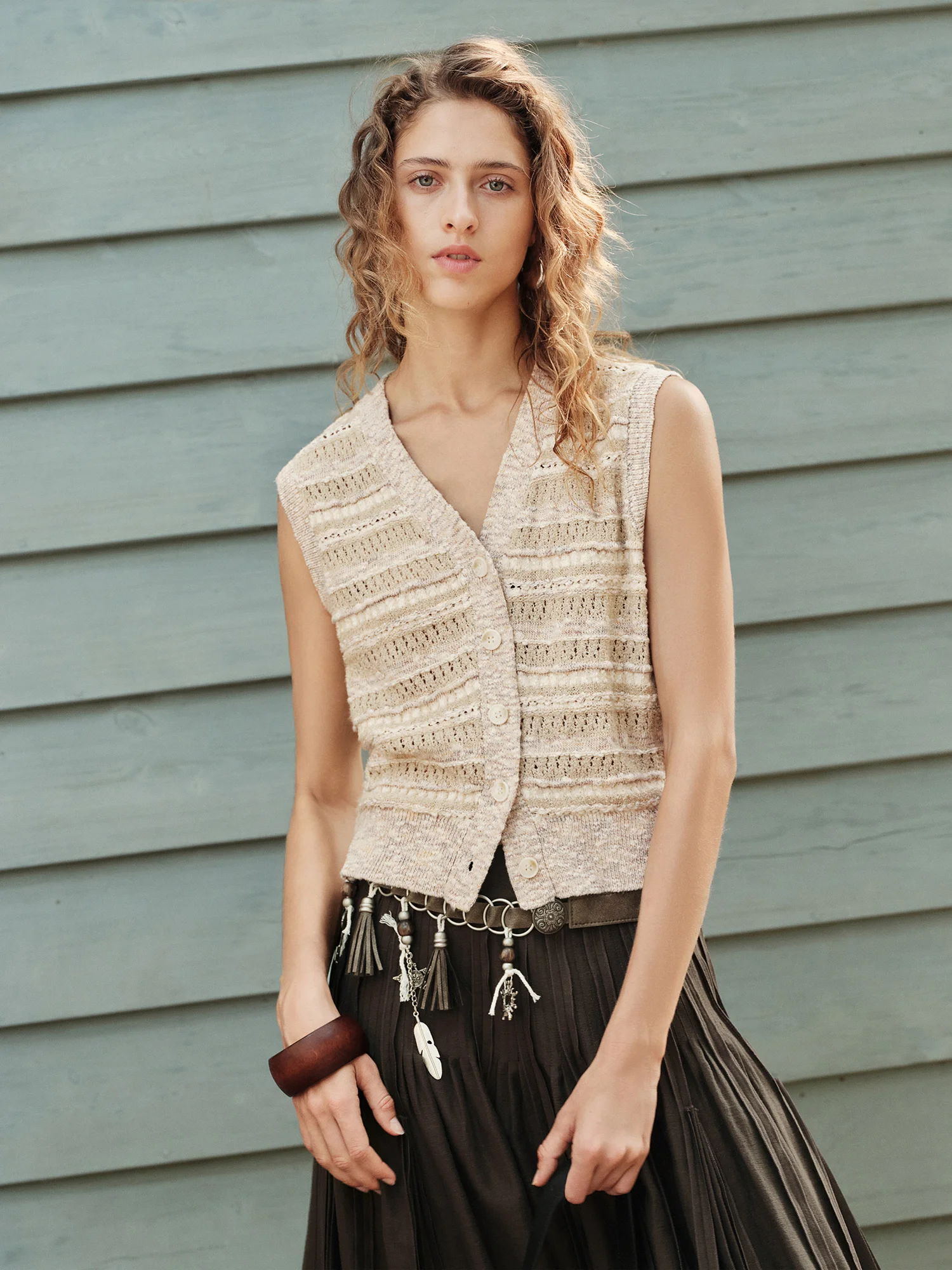 FSLE【Premium Series】2026 Summer Women's V-Neck Sleeveless Knit Tank Top Slim Fit Vest Healing Commute Modern Minimalist Style