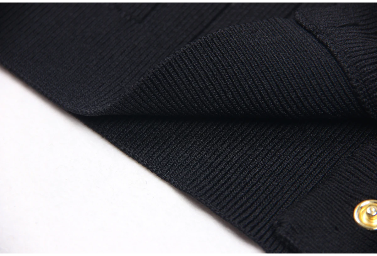 SML Black And White High-quality Fashionable Elastic Knitted Fabric Button Decoration Short Sleeved Slim Fitting Women's T-shirt