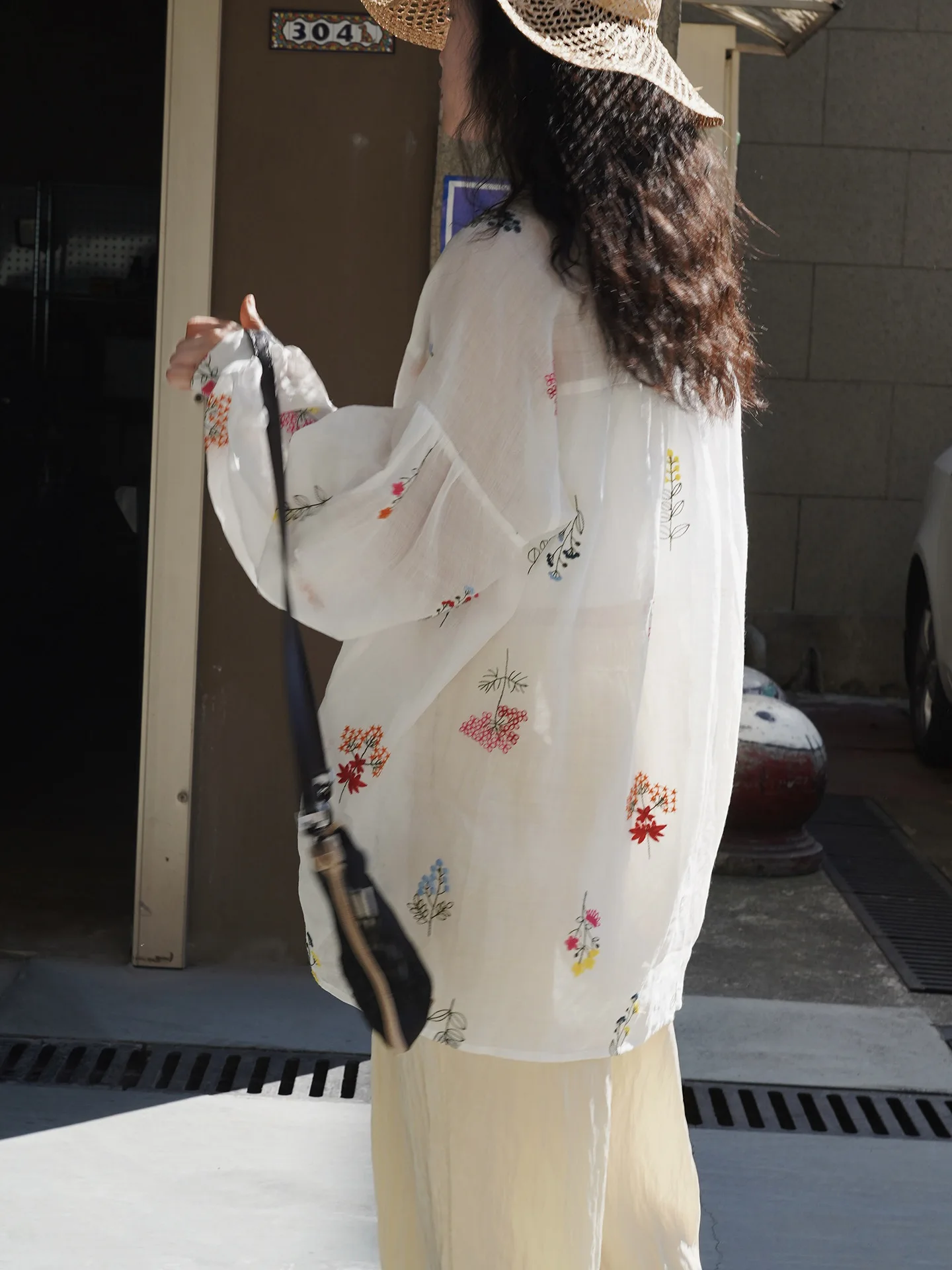 Women Summer Sexy Bohemian Blouses V-Neck Flower Embroidery Blouses Fashion Women Elegant White Tops Shirts