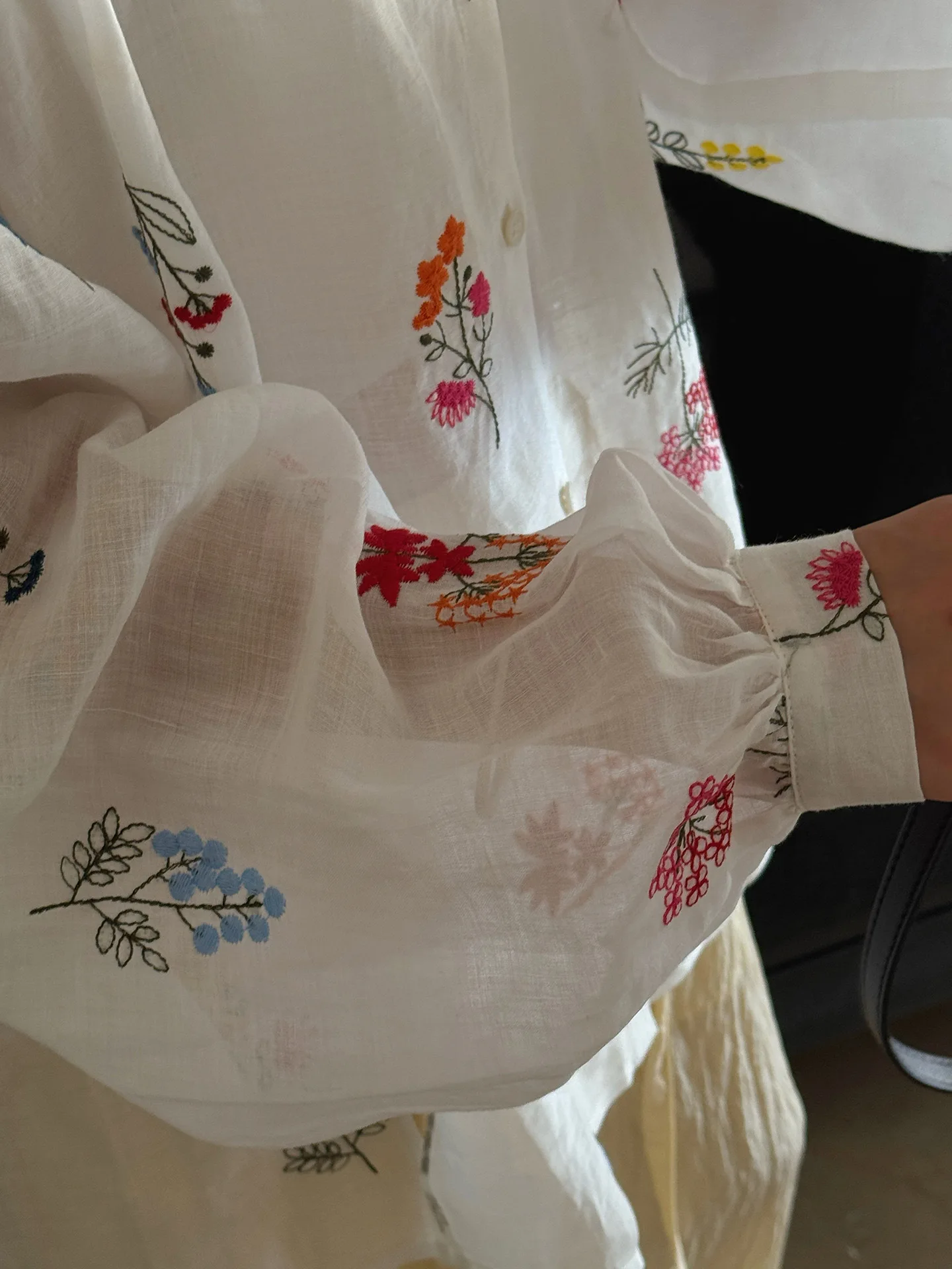 Women Summer Sexy Bohemian Blouses V-Neck Flower Embroidery Blouses Fashion Women Elegant White Tops Shirts