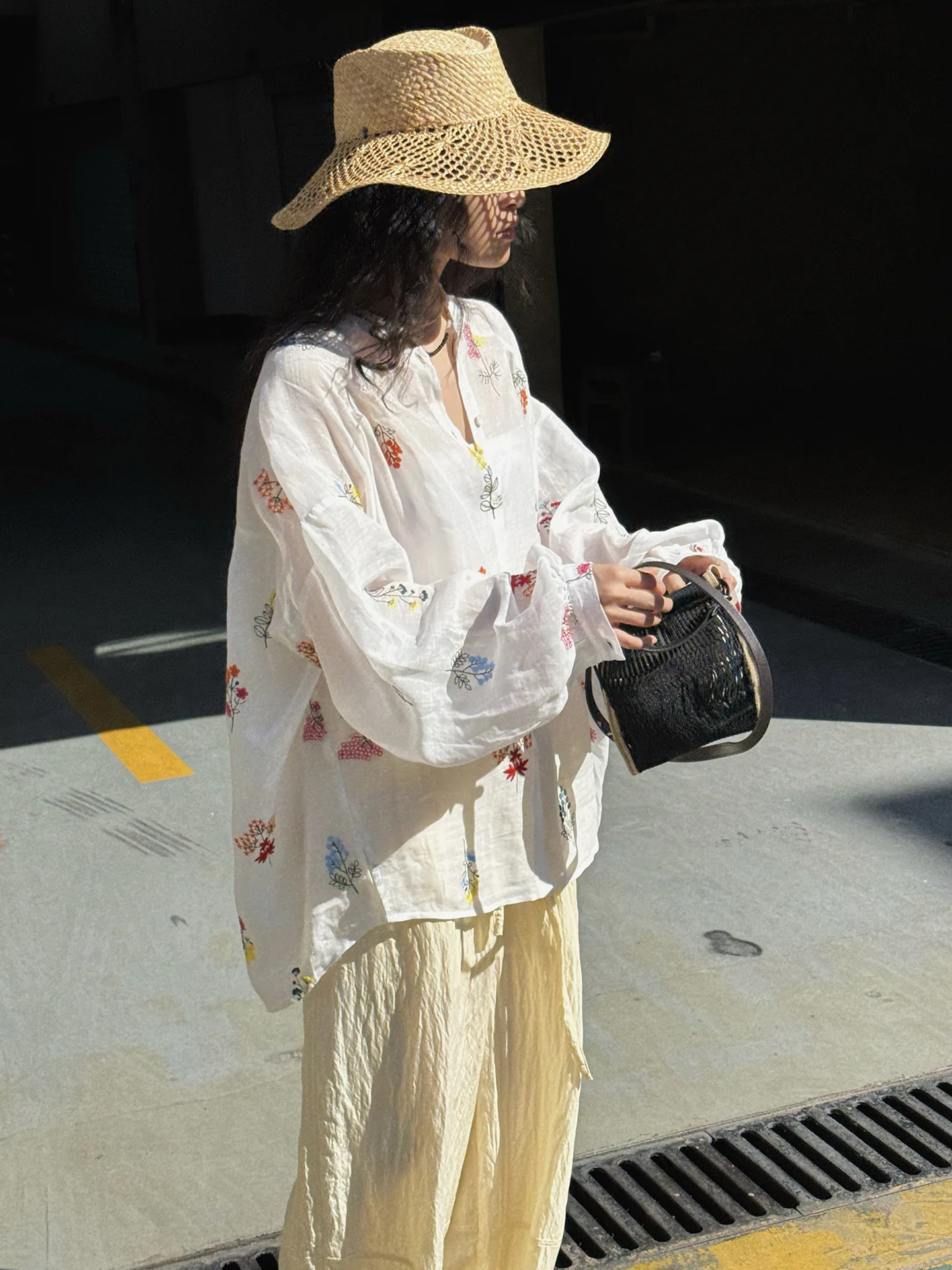 Women Summer Sexy Bohemian Blouses V-Neck Flower Embroidery Blouses Fashion Women Elegant White Tops Shirts