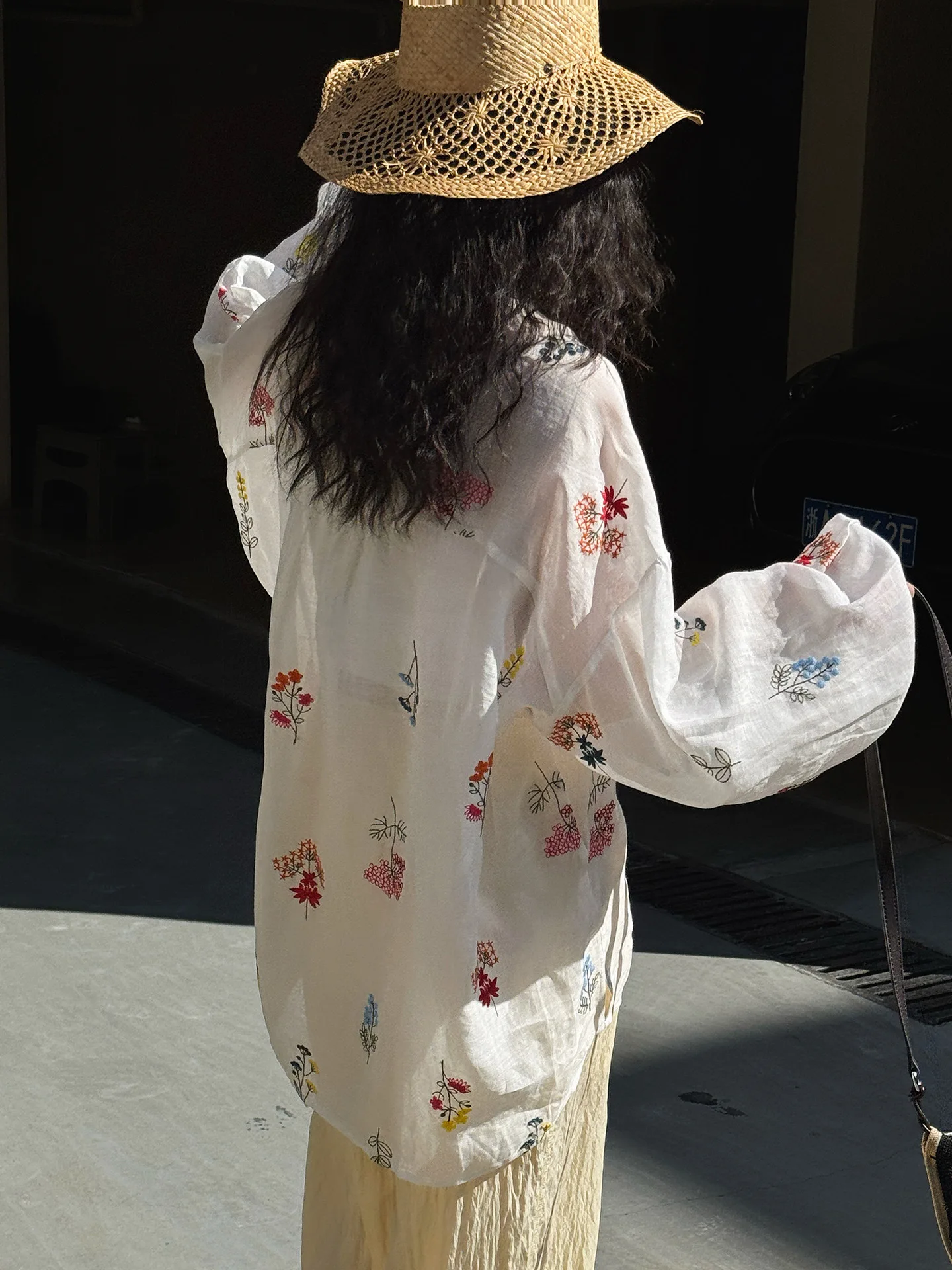 Women Summer Sexy Bohemian Blouses V-Neck Flower Embroidery Blouses Fashion Women Elegant White Tops Shirts