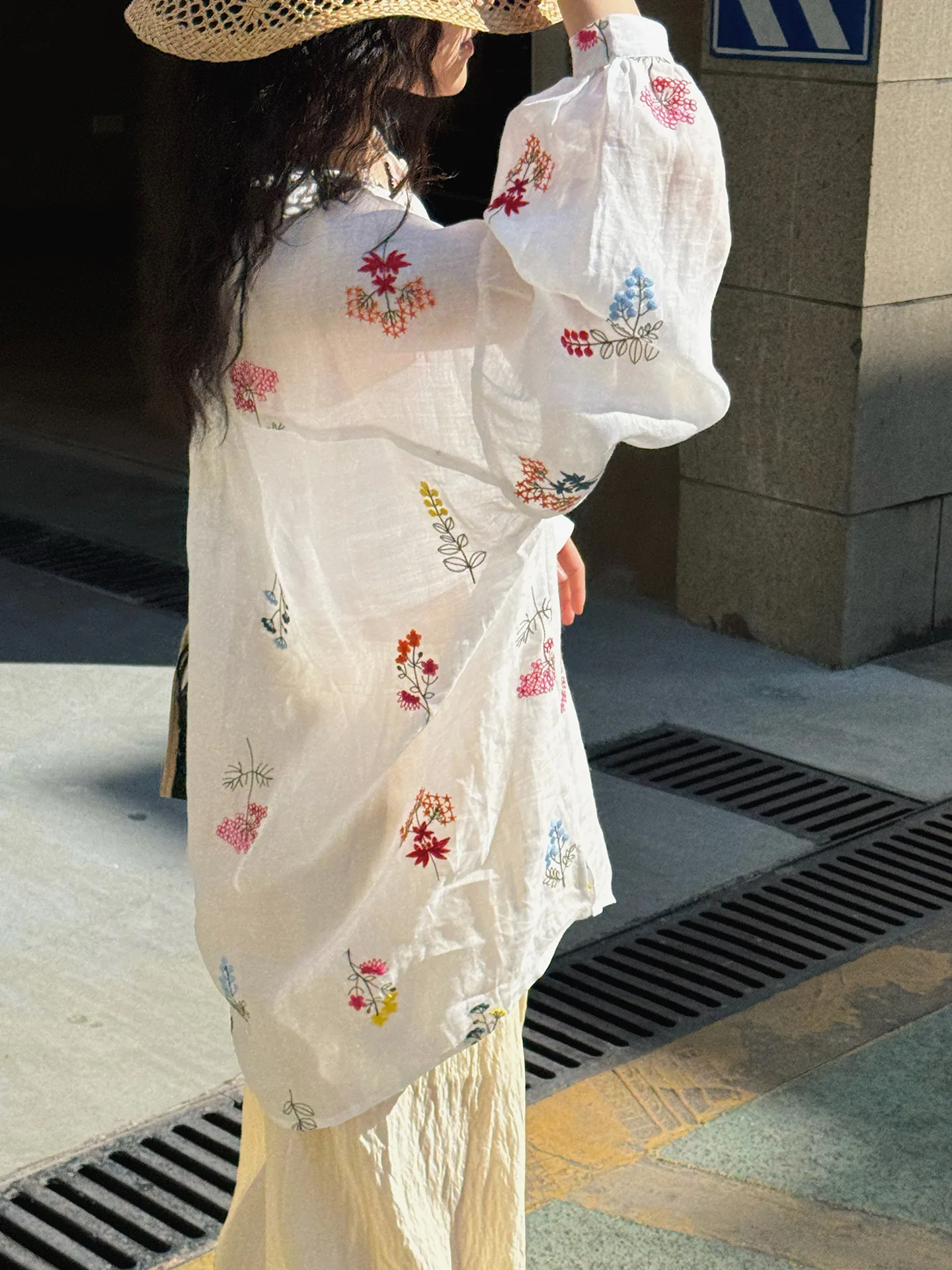 Women Summer Sexy Bohemian Blouses V-Neck Flower Embroidery Blouses Fashion Women Elegant White Tops Shirts