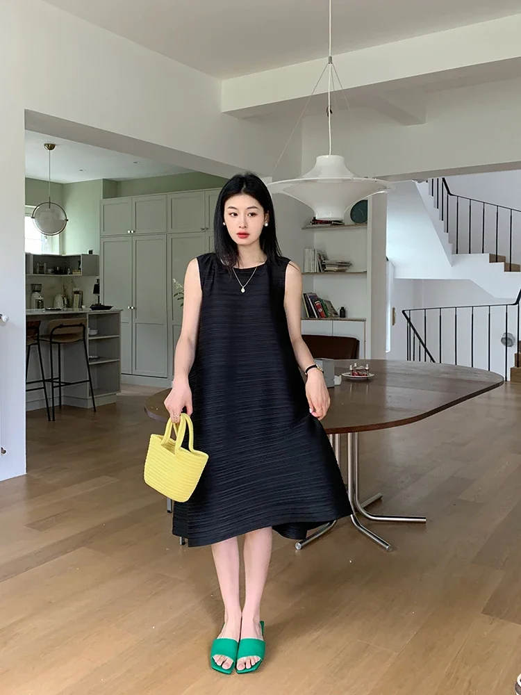 SXZ Miyake Pleated Women's Dresses Loose Plus Size High Quality Sense of Elegance Sleeveless Mid-length Skirt 2025 Spring New