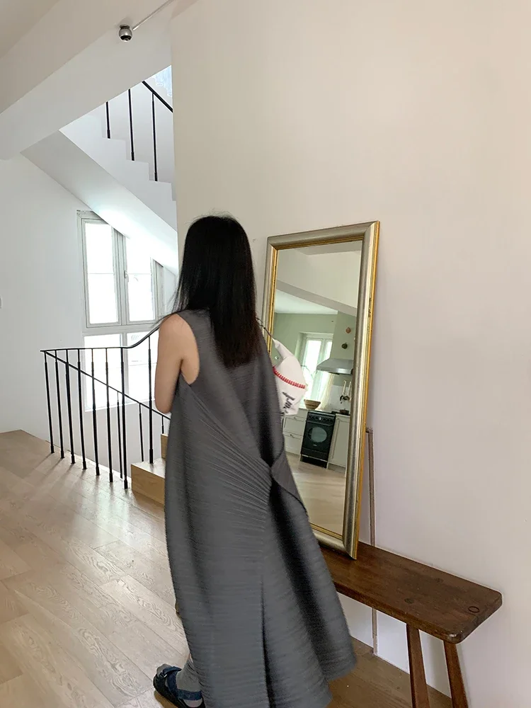 SXZ Miyake Pleated Women's Dresses Loose Plus Size High Quality Sense of Elegance Sleeveless Mid-length Skirt 2025 Spring New