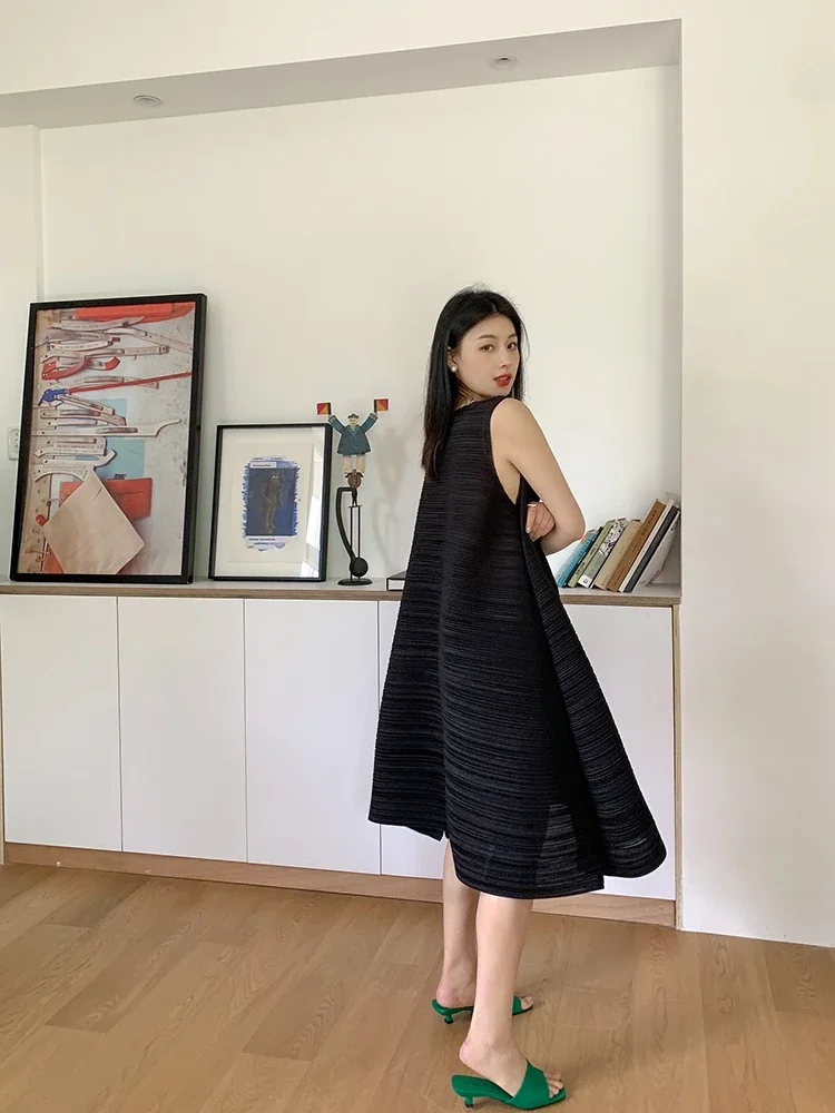 SXZ Miyake Pleated Women's Dresses Loose Plus Size High Quality Sense of Elegance Sleeveless Mid-length Skirt 2025 Spring New