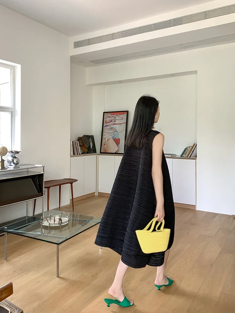 SXZ Miyake Pleated Women's Dresses Loose Plus Size High Quality Sense of Elegance Sleeveless Mid-length Skirt 2025 Spring New