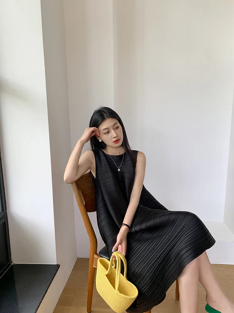 SXZ Miyake Pleated Women's Dresses Loose Plus Size High Quality Sense of Elegance Sleeveless Mid-length Skirt 2025 Spring New